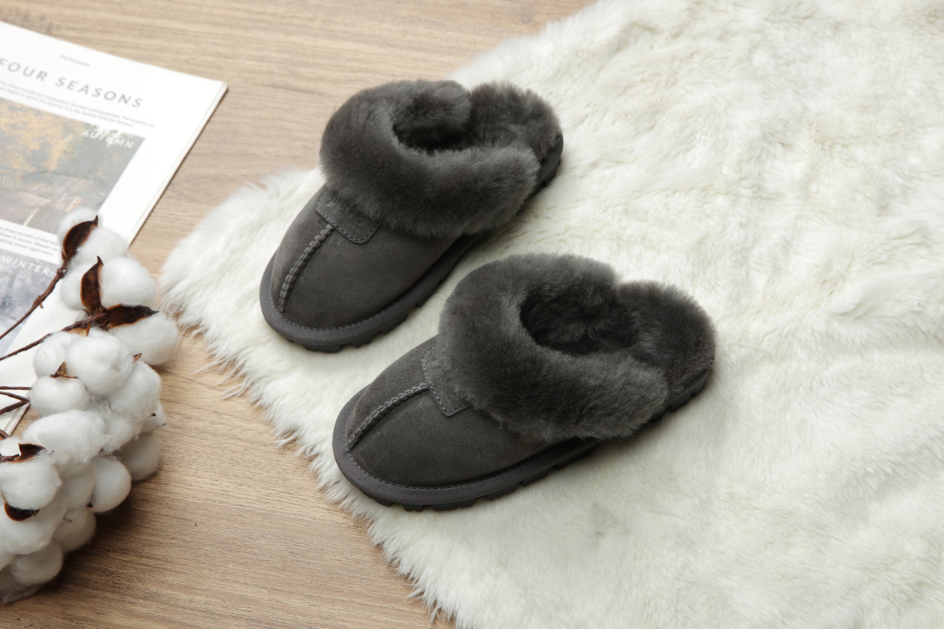 UGG  Children Real Soft AUS Sheepskin Wool Scuff Slide